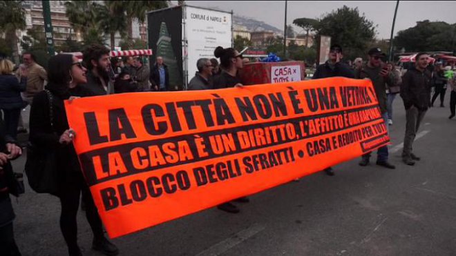 Napoli: i Movimenti per il diritto alla casa occupano simbolicamente 