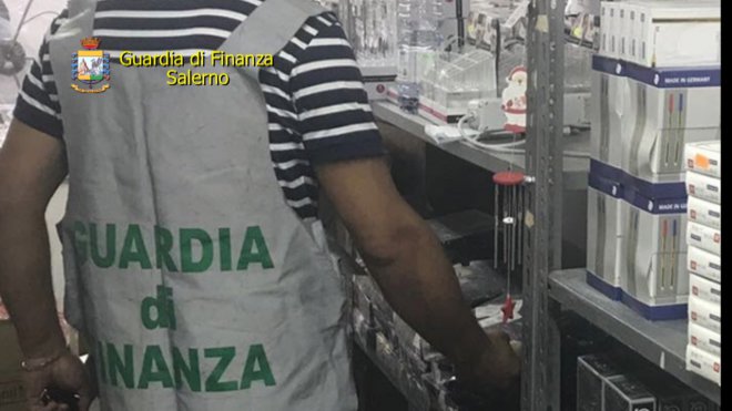 Guardia di Finanza di Salerno, sequestro articoli non sicuri