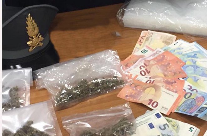 Salerno. Marijuana e denaro sequestrati dalla Guardia di Finanza