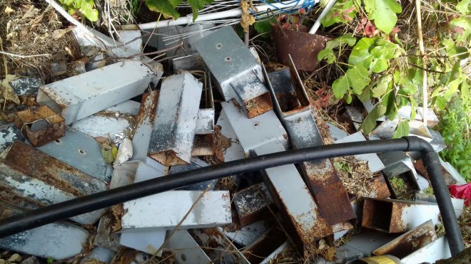 Amalfi (Salerno). Discarica abusiva sul demanio marittimo