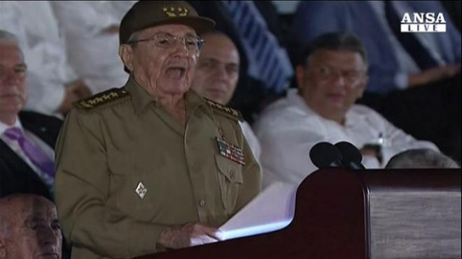 Fidel Castro, l'addio di Raul: Hasta la victoria siempre
