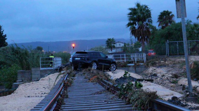 Maltempo. Sicilia: frane sui binari, danni e allagamenti a Scordia