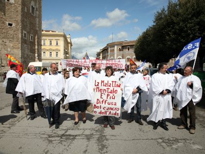 Benevento - La manifestazione contro il trasferimento del reparto Psichiatria dell'Asl