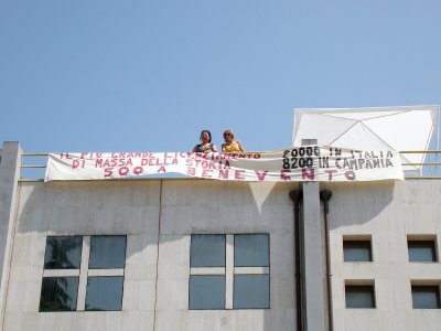 Piazza Gramazio - Il Comitato Insegnanti Precari sul tetto dell'USP