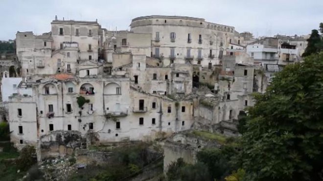 Viaggio fra i tesori di Gravina in Puglia, la citta' scavata fin dal Neolitico