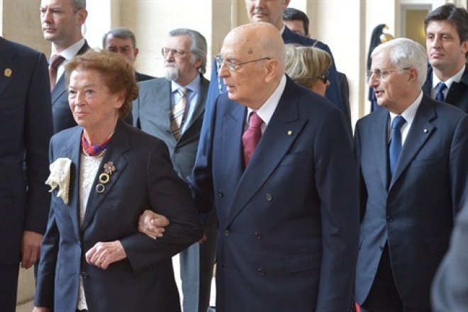  Il Presidente Giorgio Napolitano con la moglie Clio durante il congedo dal Palazzo del Quirinale | Palazzo del Quirinale 14.01.2015