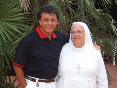 Rino Oliva e suor Maria Nunziatina