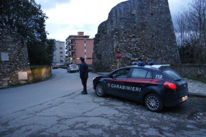 Carabinieri in via Torre della Catena