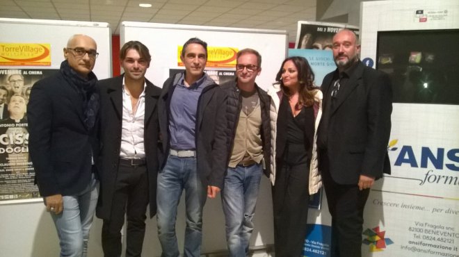 Il Cast del film Felicissime condoglianze alla prima al Torrevillage