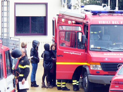 foto IL QUADERNO.IT - Gente in fila dai Caschi Rossi per richiedere un sopralluogo nelle abitazioni