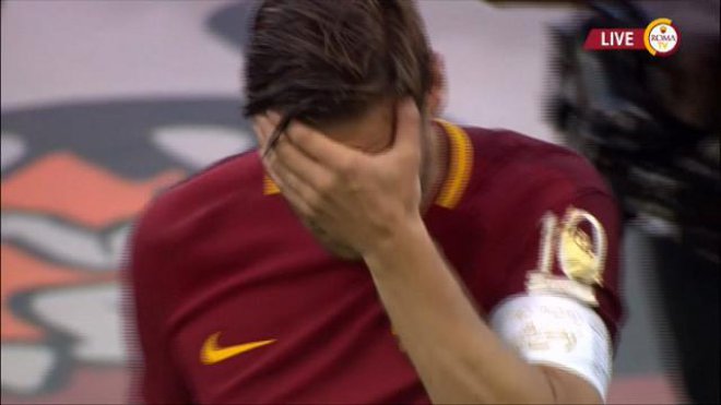 Ulltima partita di Totti, il saluto ai tifosi con Ilary e i figli