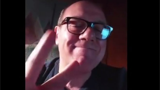 Carlo Verdone approda su Facebook e saluta i fan con un video messaggio