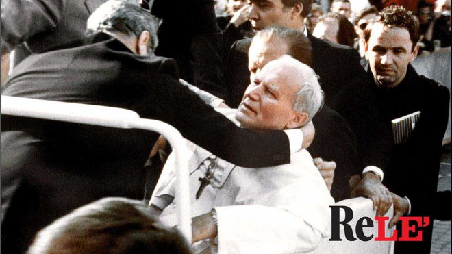 Attentato a Papa Wojtyla in piazza San Pietro