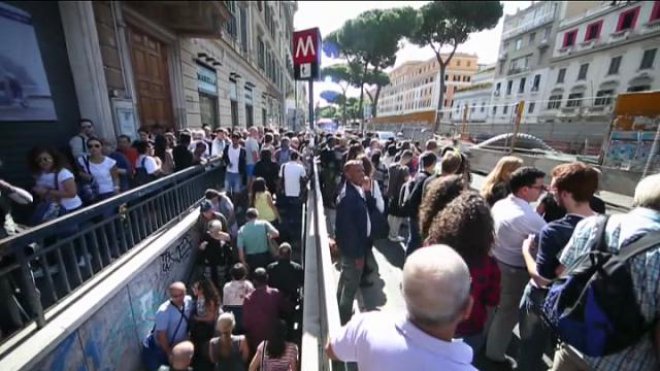 Roma: cede il controsoffitto, chiuso un tratto della metropolitana
