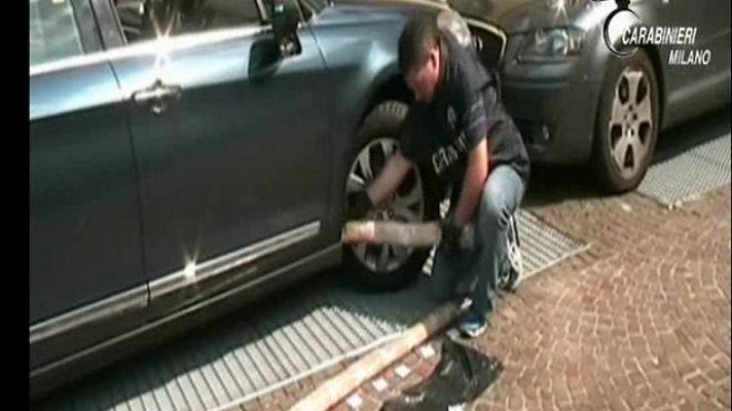 Scoperte a Milano 130mila dosi di eroina negli scomparti segreti di un'automobile