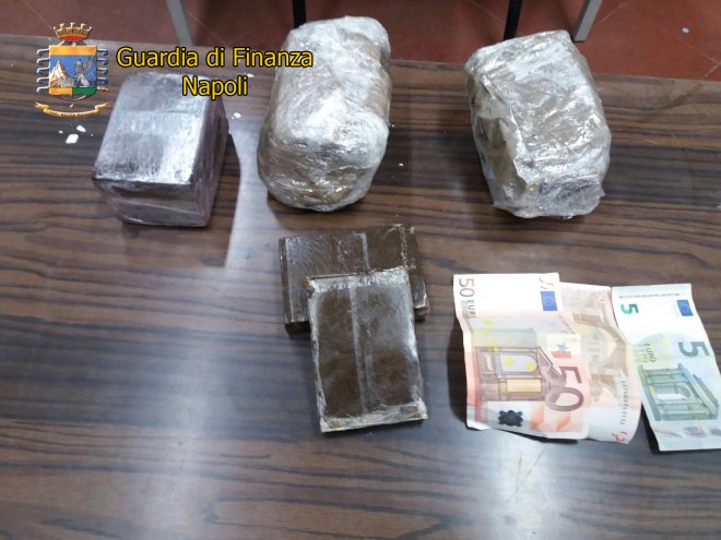 Napoli. Arrestat a Torre Annunziata la nipote di un boss. Sequestrati 2kg di hashish