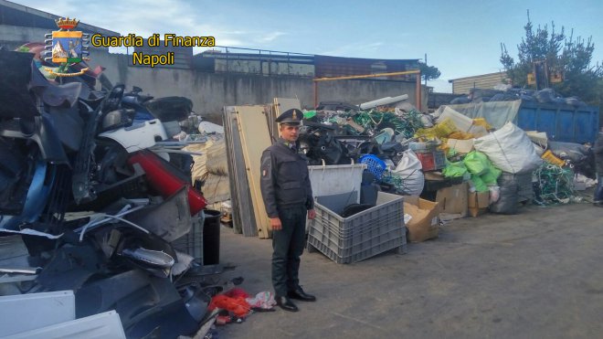 Napoli. Discarica abusiva sequestrata ad Arzano, denunciati 2 responsabili