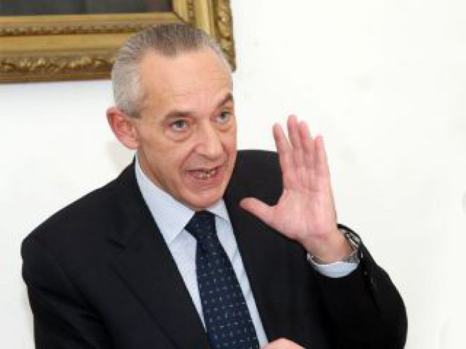 Il sottosegretario Umberto Del Basso De Caro