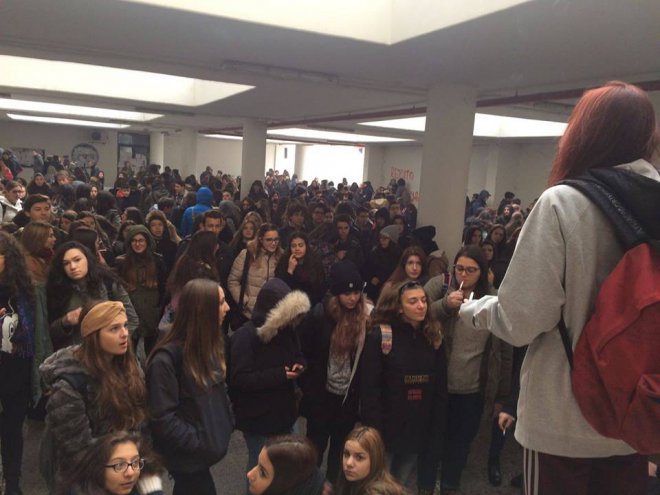 Studenti in sit-in