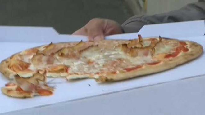 Polemiche a Roma il distributore automatico di pizze