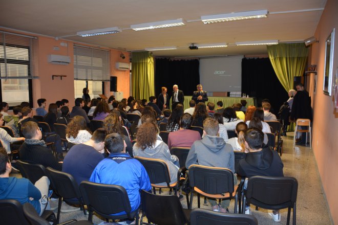 Incontro Polizia e studenti