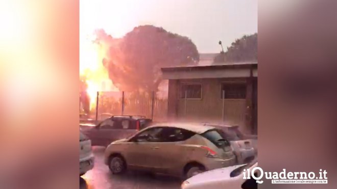 Fulmine in via dei Mulini a Benevento (7 maggio 2018)