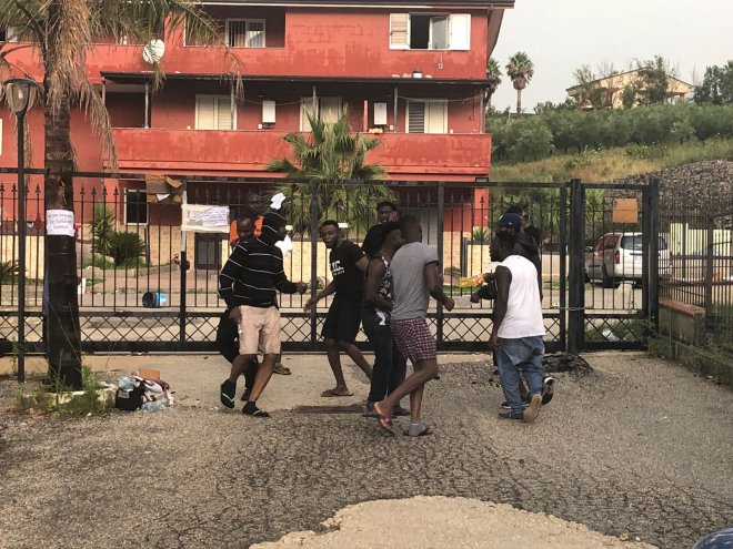 protesta migranti Castelvenere