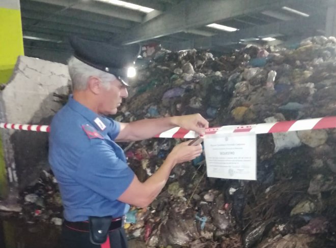 Carabinieri Forestali - sequestro rifiuti Zona Industriale di Ponte Valentino
