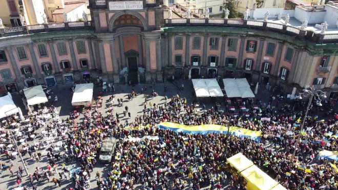 Napoli. Guerra in Ucraina, migliaia in piazza per chiedere la pace