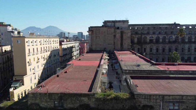 Napoli. Albergo dei poveri tra degrado e abbandono