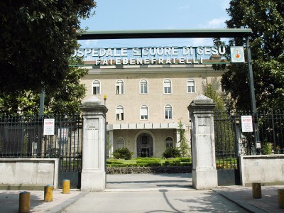 l'entrata dell'Ospedale fatebenefratelli