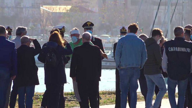 Mazara. Scende a terra il comandante ferito del peschereccio mitragliato dai libici