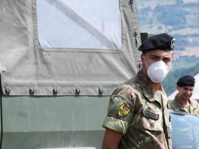 Un militare alla discarica di Sant'Arcangelo Trimonte