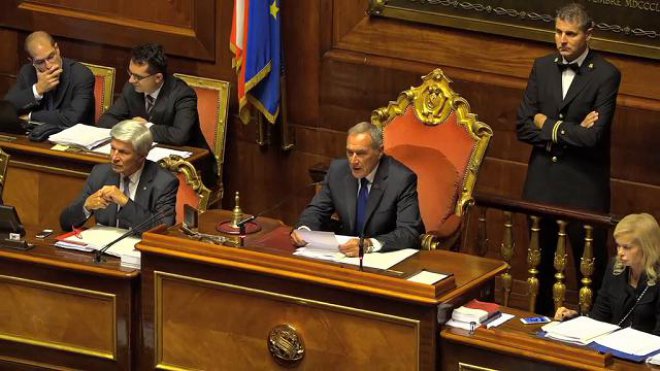 Senato, D'Anna e Barani puniti per gesti sessisti: l'annuncio di Grasso