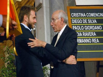 Franco Alberti con Paolo Giordano, vincitore del Premio  nel 2008 con il libro 'La solitudine dei numeri primi' 