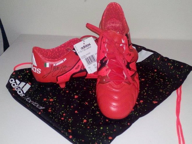 Scarpette donate da Lorenzo Insigne