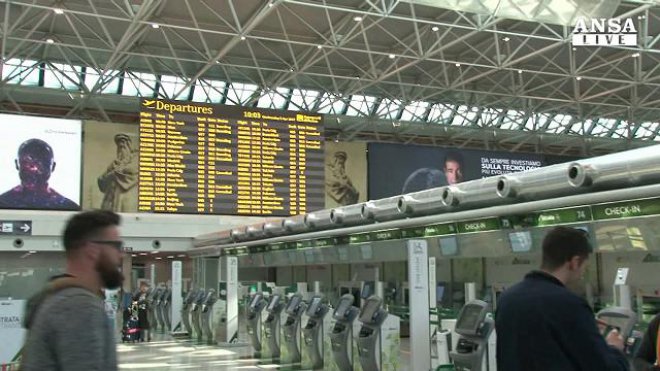 Fiumicino: sciopero 24 ore Alitalia, centinaia di voli cancellati