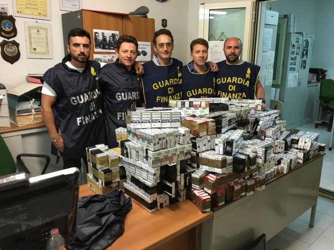 Caserta. Sequestro sigarette di contrabbando da parte della Guardia di Finanza