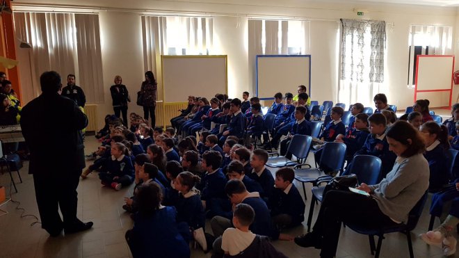 Incontro sul tema della raccolta differenziata al Polo Scolastico F.De Sanctis