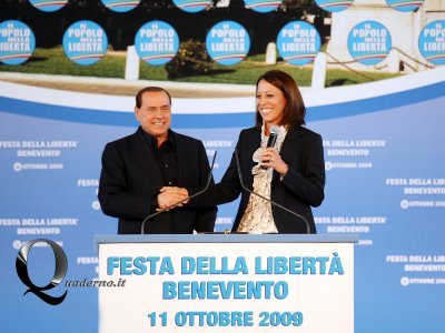 Silvio Berlusconi e Nunzia De Girolamo al Palatedeschi di Benevento