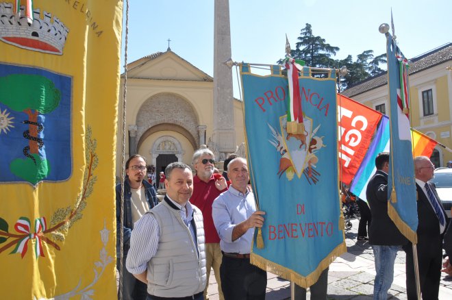 Il gonfalone della Provincia di Benevento alla marcia della Pace