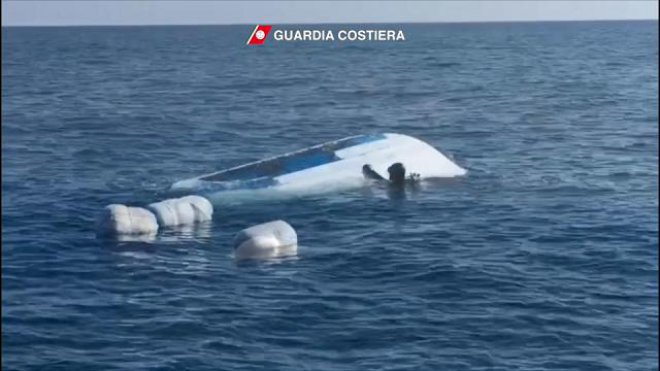 Salento, il motoscafo dei narcos affonda: in mare marijuana per 1 milione di euro