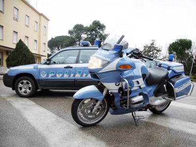 Alcuni mezzi della Polizia Stradale