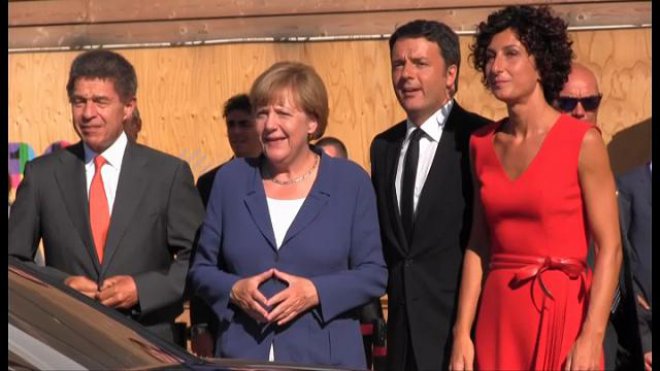 Expo. Arriva Merkel, Renzi l'accoglie con la moglie Agnese