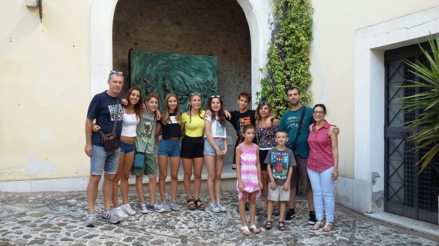 Turisti alla Rocca dei Rettori