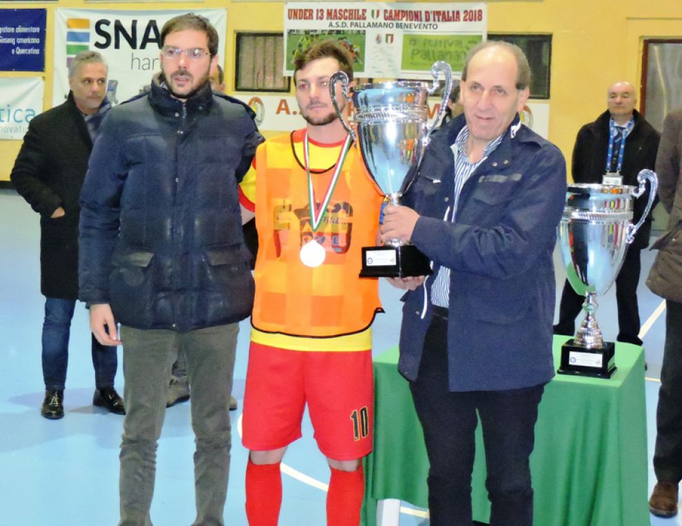Ansi Formazione Bn5, il capitano  Fabio Iannelli riceve la Coppa per il secondo posto