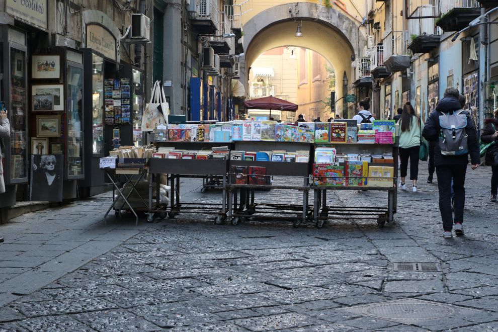 Libri nei vicoli di Napoli - Foto Orna Wachman (Israele)