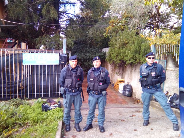 Polizia al Centro Migranti