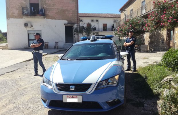 Blitz della Polizia in un centro immigrati a Dugenta