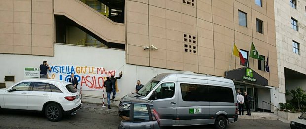Striscioni protesta Mastella